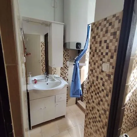 In 19443 بيت للعطل *